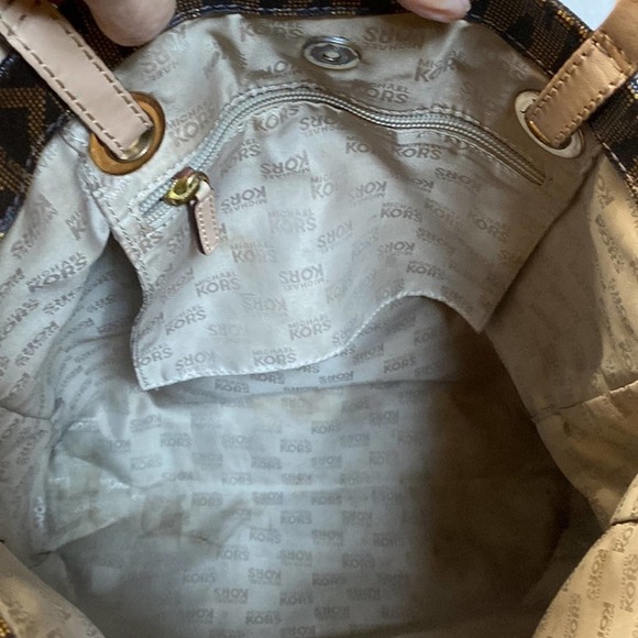 Michael Kors XL Tote 13” tall 14” wide 9” drop 4” wide on side Preowned EPC - Picture 10 of 13